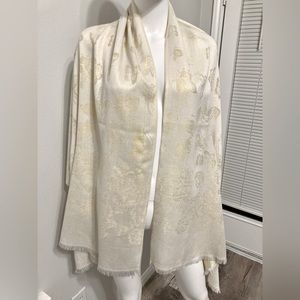 Ellen Tracy Cream and Gold Scarf